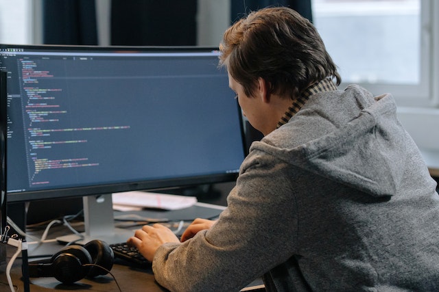 Off-Cloud Backup dla Aplikacji Webowych: Bezpieczeństwo i Niezawodność Danych na Serwerach Dedykowanych